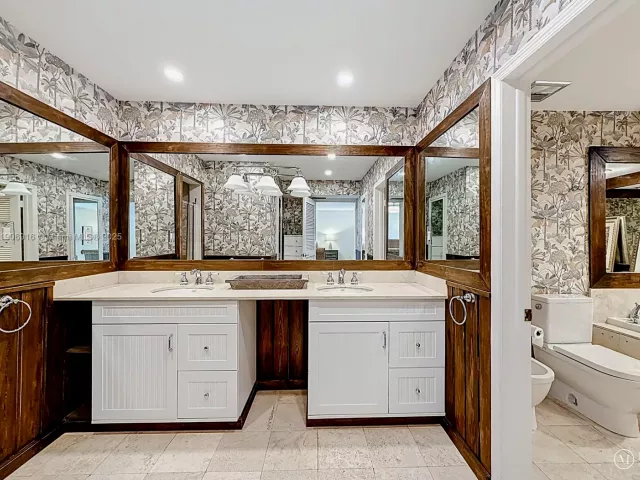 3-bedroom home for sale in Key Biscayne -  - MondialRealty