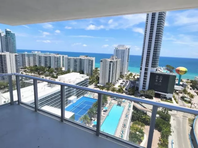 2-bedroom condo for sale in Hollywood - 4010 S Ocean Dr R1709 - MondialRealty
