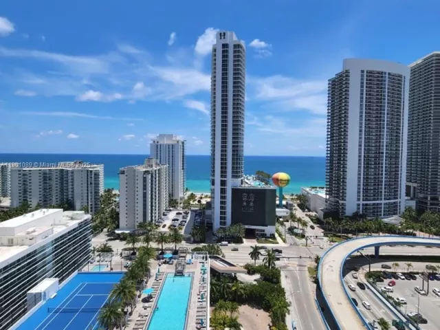 2-bedroom condo for sale in Hollywood - 4010 S Ocean Dr R1709 - MondialRealty