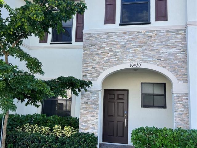 3-bedroom home for rent in Miami - 10030 SW 228th Ter - MondialRealty