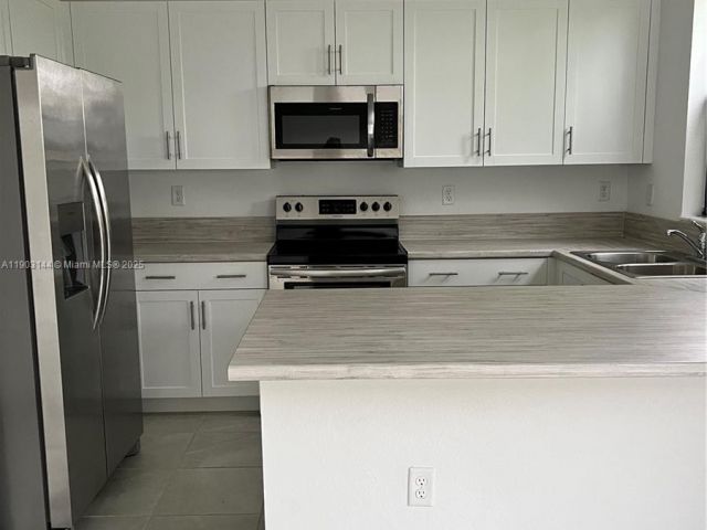 3-bedroom home for rent in Miami - 10030 SW 228th Ter - MondialRealty