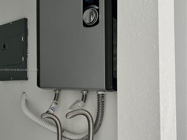 3-bedroom home for rent in Miami - 10030 SW 228th Ter - MondialRealty