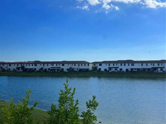 3-bedroom home for rent in Miami - 10030 SW 228th Ter - MondialRealty