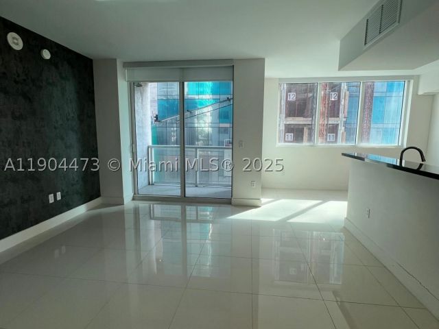 2-bedroom condo for sale in Miami - 244 Biscayne Blvd 908 - MondialRealty