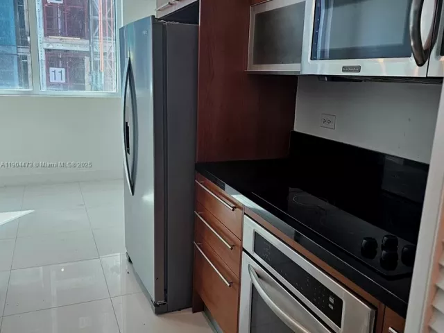 2-bedroom condo for sale in Miami - 244 Biscayne Blvd 908 - MondialRealty