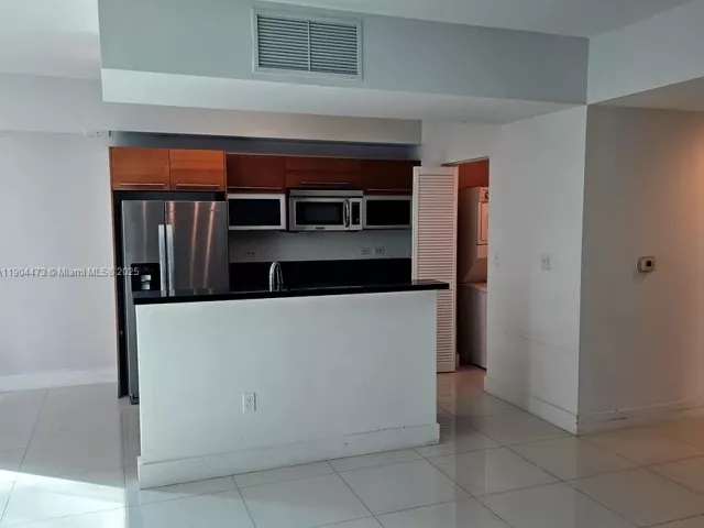 2-bedroom condo for sale in Miami - 244 Biscayne Blvd 908 - MondialRealty