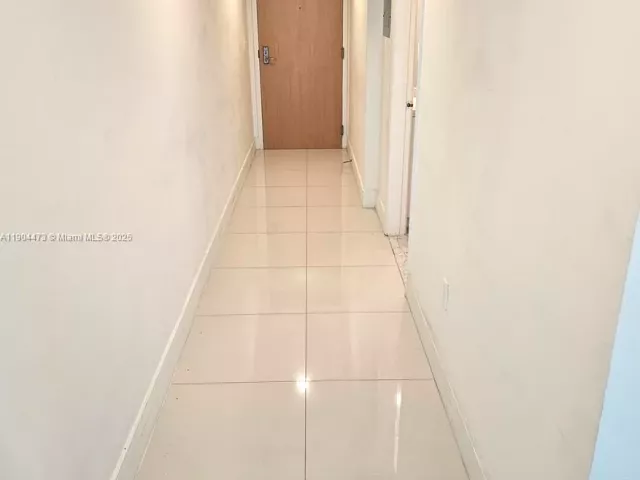 2-bedroom condo for sale in Miami - 244 Biscayne Blvd 908 - MondialRealty