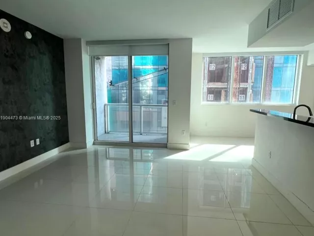 2-bedroom condo for sale in Miami - 244 Biscayne Blvd 908 - MondialRealty