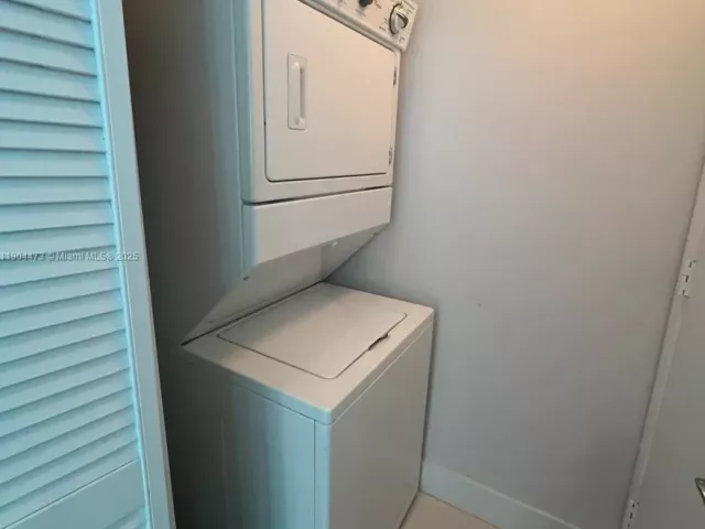 2-bedroom condo for sale in Miami - 244 Biscayne Blvd 908 - MondialRealty