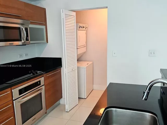 2-bedroom condo for sale in Miami - 244 Biscayne Blvd 908 - MondialRealty