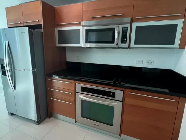 2-bedroom condo for sale in Miami - 244 Biscayne Blvd 908 - MondialRealty