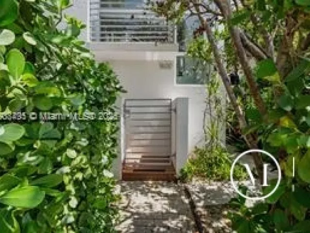 2-bedroom home for sale in Miami Beach - 1600 Michigan Ave 7 - MondialRealty