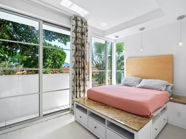 2-bedroom home for sale in Miami Beach - 1600 Michigan Ave 7 - MondialRealty