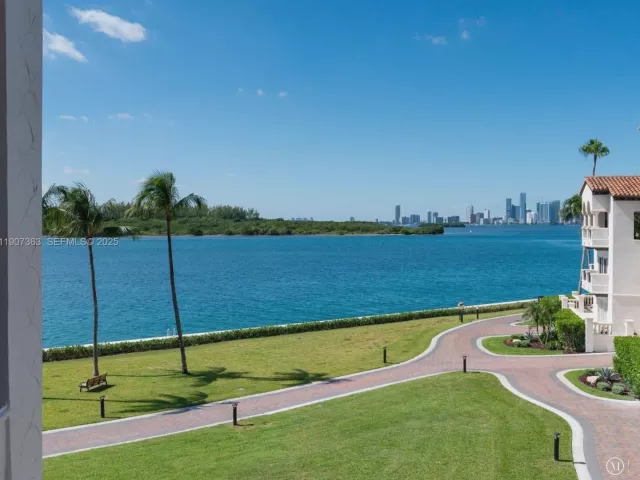 3-bedroom condo for sale in Miami Beach - 2236 Fisher Island Dr 3306 - MondialRealty