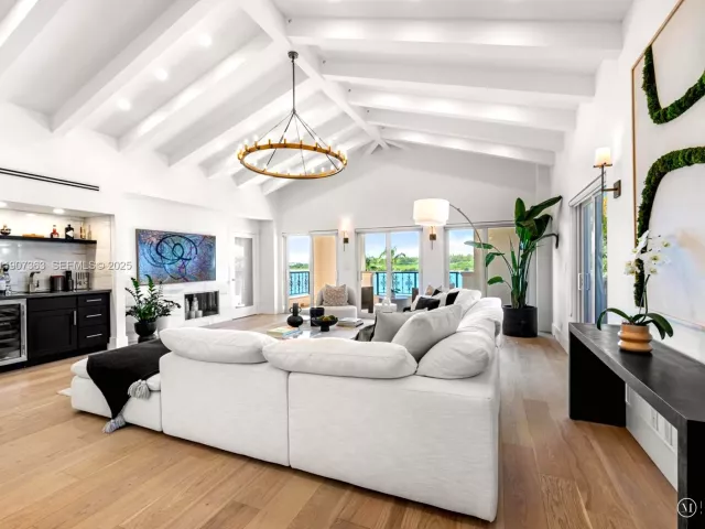 3-bedroom condo for sale in Miami Beach - 2236 Fisher Island Dr 3306 - MondialRealty