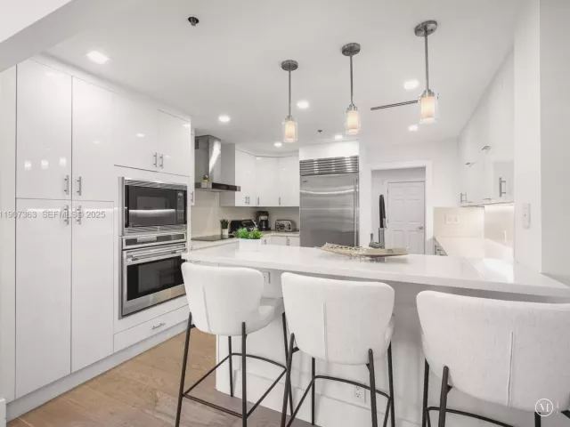 3-bedroom condo for sale in Miami Beach - 2236 Fisher Island Dr 3306 - MondialRealty