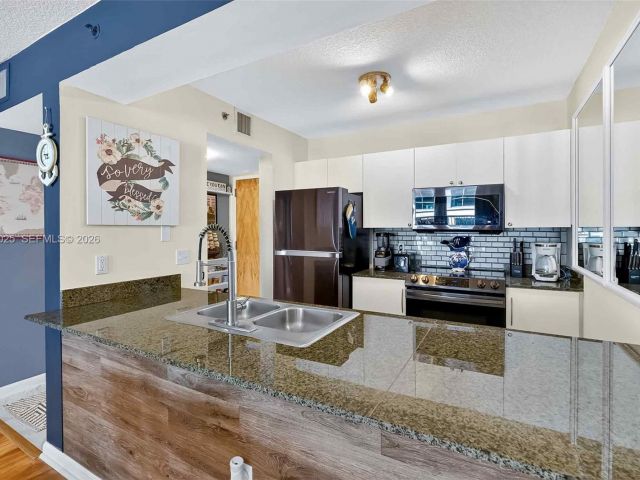 Apartment for sale  Unit #3914 - photo 6767944