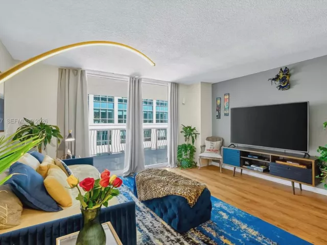 1-bedroom condo for rent in Miami - 1200 Brickell Bay Dr 3914 - MondialRealty