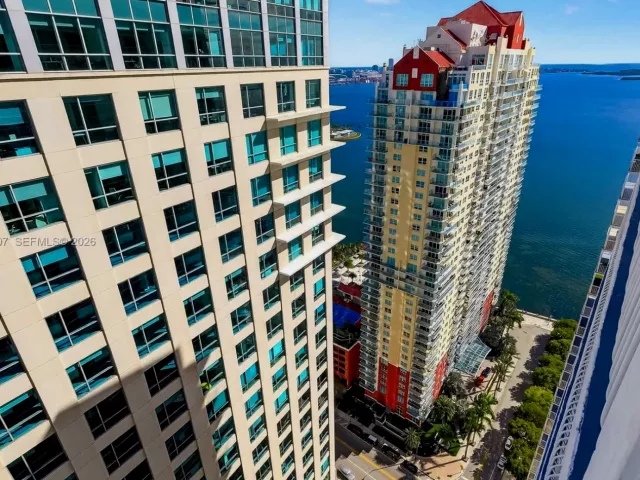 1-bedroom condo for rent in Miami - 1200 Brickell Bay Dr 3914 - MondialRealty