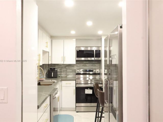 Apartment for sale  Unit #1523 - photo 7430588