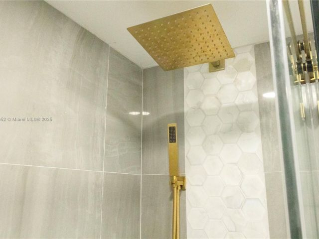 Apartment for sale  Unit #1523 - photo 7430592