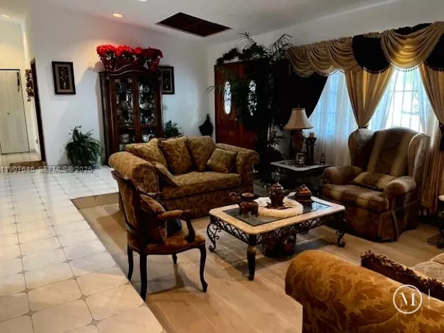 4-bedroom home for sale in Sunny Isles Beach - 204 191st St - MondialRealty