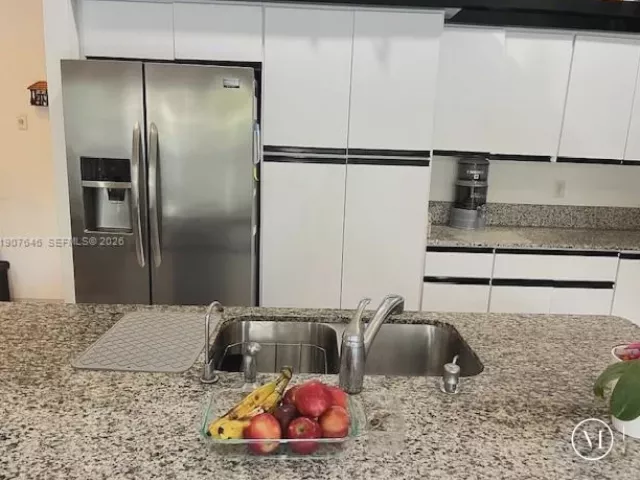 4-bedroom home for sale in Sunny Isles Beach - 204 191st St - MondialRealty