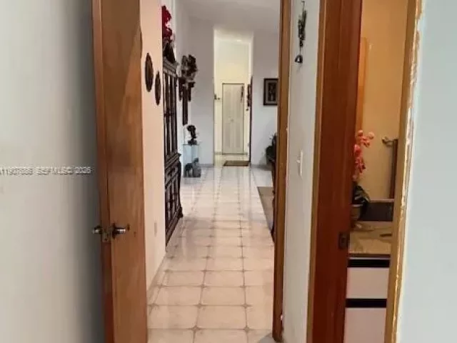 4-bedroom home for rent in Sunny Isles Beach - 204 191st St - MondialRealty