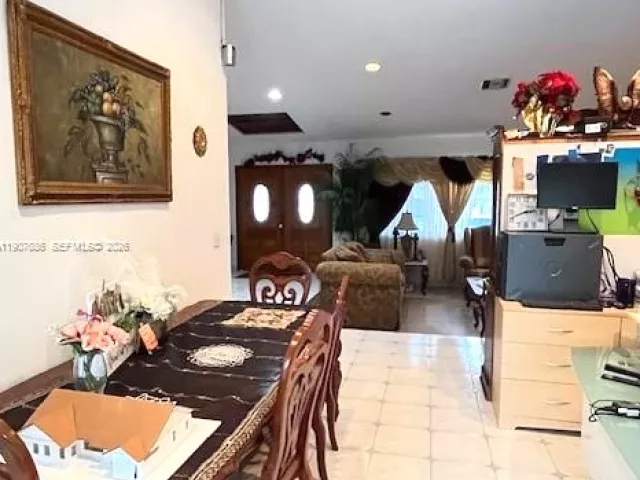 4-bedroom home for rent in Sunny Isles Beach - 204 191st St - MondialRealty