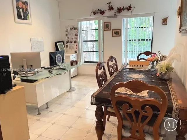 4-bedroom home for rent in Sunny Isles Beach - 204 191st St - MondialRealty