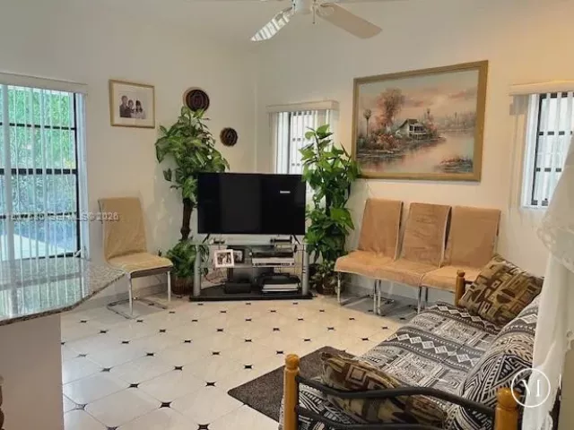 4-bedroom home for rent in Sunny Isles Beach - 204 191st St - MondialRealty