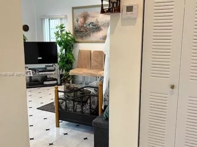 4-bedroom home for rent in Sunny Isles Beach - 204 191st St - MondialRealty