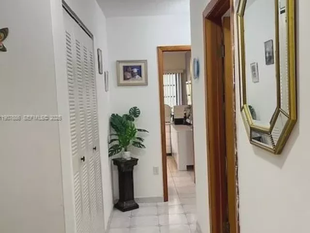 4-bedroom home for rent in Sunny Isles Beach - 204 191st St - MondialRealty