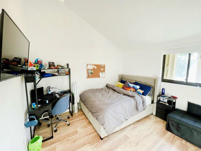 Home for sale at 20444 NE 34th Ct 12 - photo 6736695