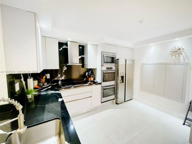 Home for sale at 20444 NE 34th Ct 12 - photo 6736707