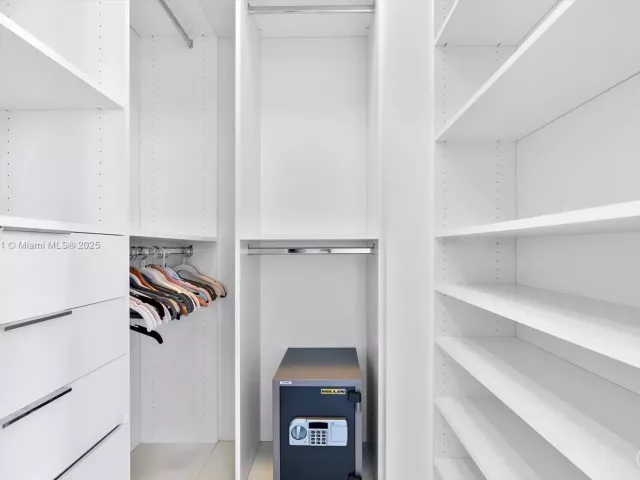 2-bedroom condo for rent in Sunny Isles Beach - 17475 Collins Ave 504 - MondialRealty