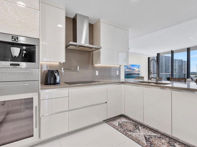 Apartment for rent  Unit #504 - photo 6782038