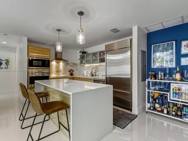 2-bedroom condo for sale in Miami - 2020 N Bayshore TH103 - MondialRealty