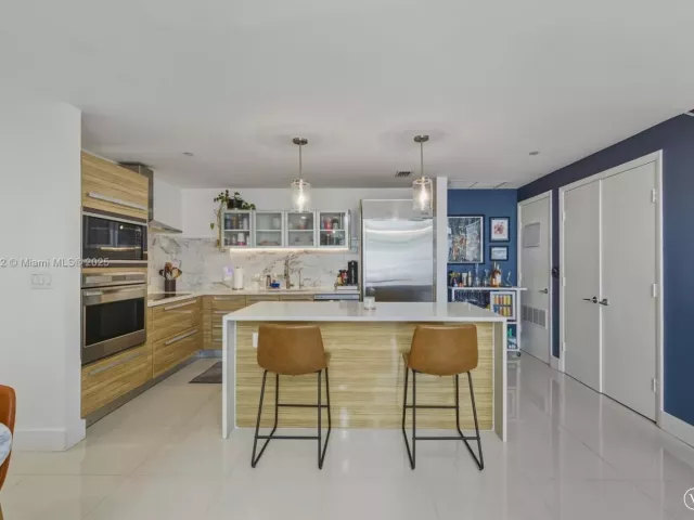 2-bedroom condo for sale in Miami - 2020 N Bayshore TH103 - MondialRealty