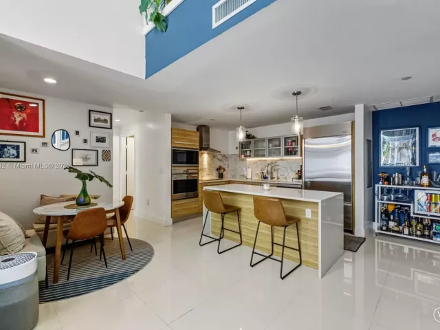 2-bedroom condo for sale in Miami - 2020 N Bayshore TH103 - MondialRealty