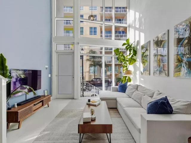 2-bedroom condo for sale in Miami - 2020 N Bayshore TH103 - MondialRealty