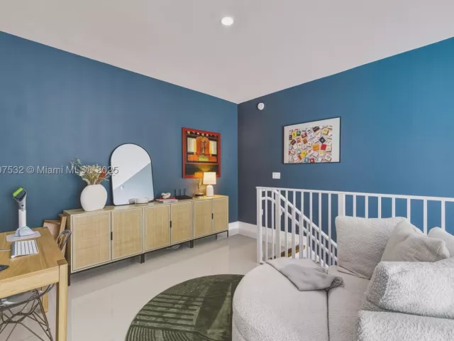 2-bedroom condo for sale in Miami - 2020 N Bayshore TH103 - MondialRealty