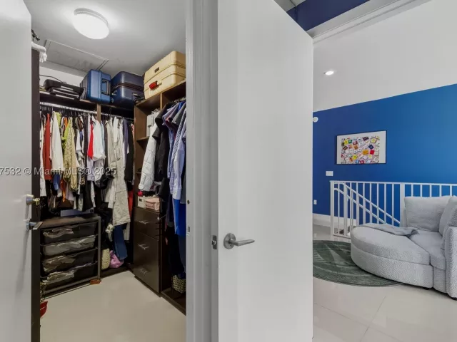 2-bedroom condo for sale in Miami - 2020 N Bayshore TH103 - MondialRealty