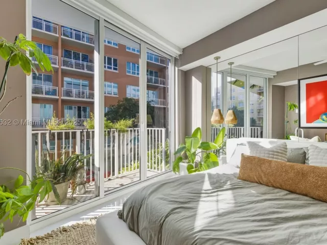 2-bedroom condo for sale in Miami - 2020 N Bayshore TH103 - MondialRealty