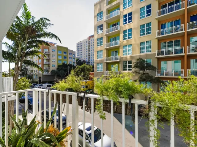 2-bedroom condo for sale in Miami - 2020 N Bayshore TH103 - MondialRealty