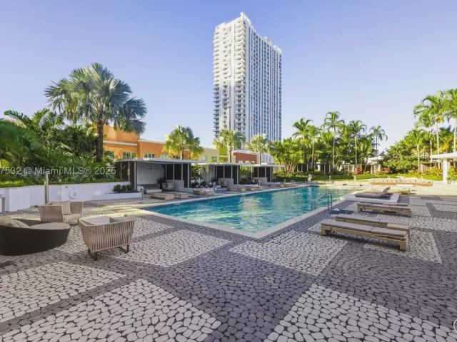 2-bedroom condo for sale in Miami - 2020 N Bayshore TH103 - MondialRealty
