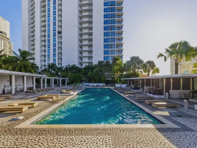 2-bedroom condo for sale in Miami - 2020 N Bayshore TH103 - MondialRealty