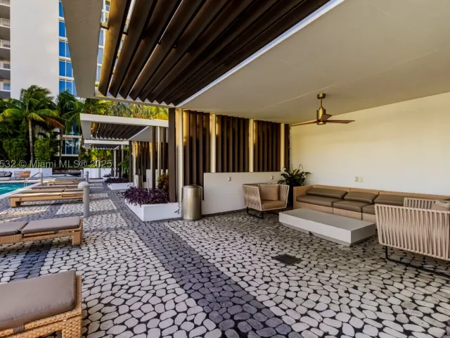 2-bedroom condo for sale in Miami - 2020 N Bayshore TH103 - MondialRealty