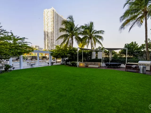 2-bedroom condo for sale in Miami - 2020 N Bayshore TH103 - MondialRealty