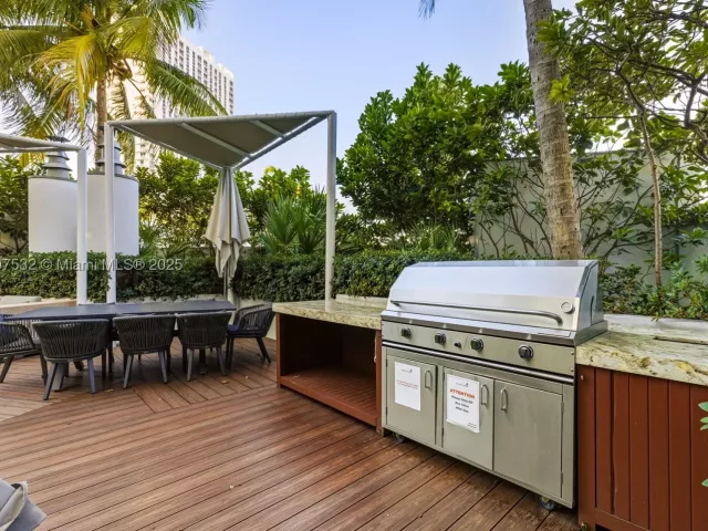 2-bedroom condo for sale in Miami - 2020 N Bayshore TH103 - MondialRealty